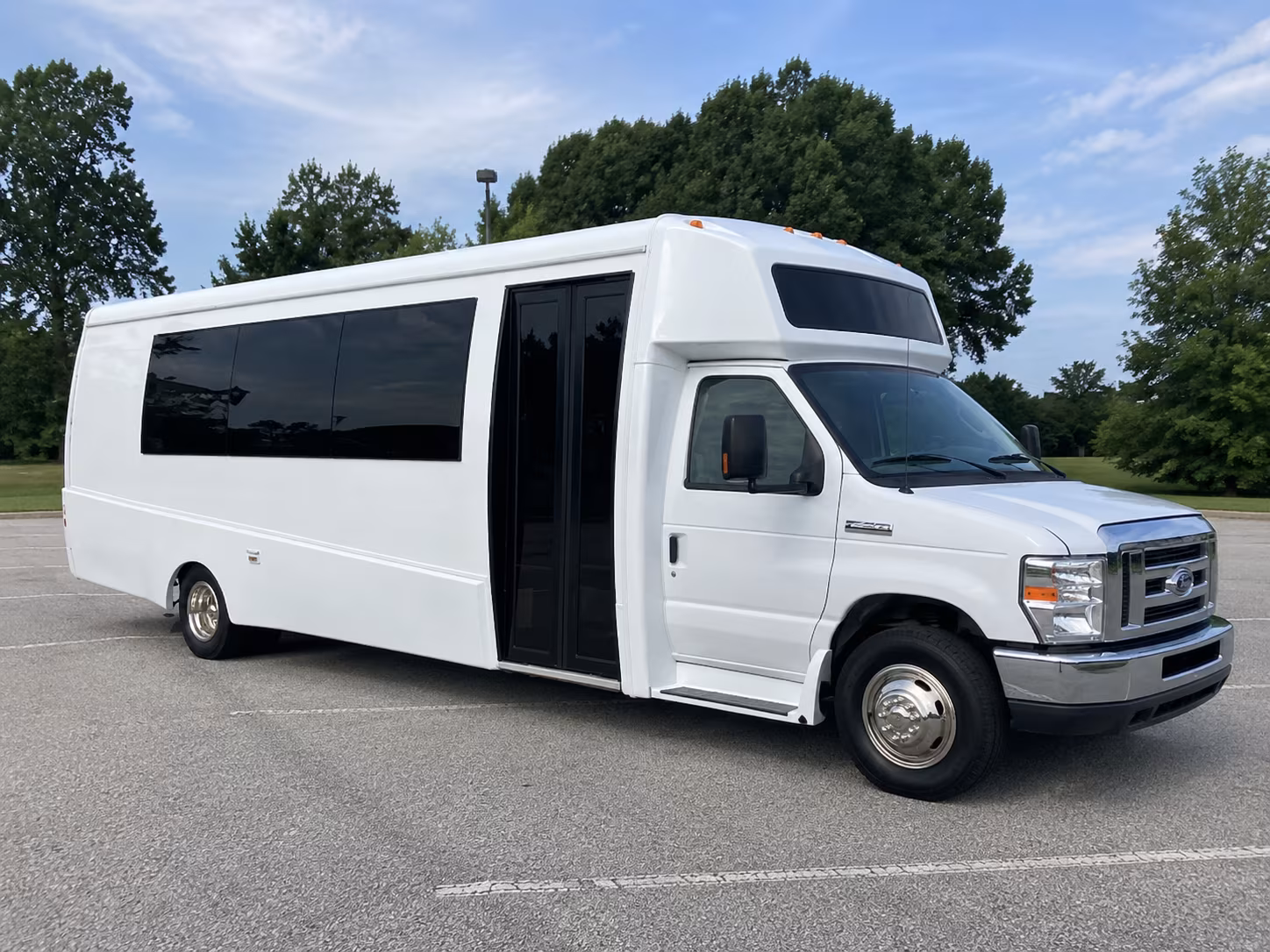 santa fe 18 passenger party bus